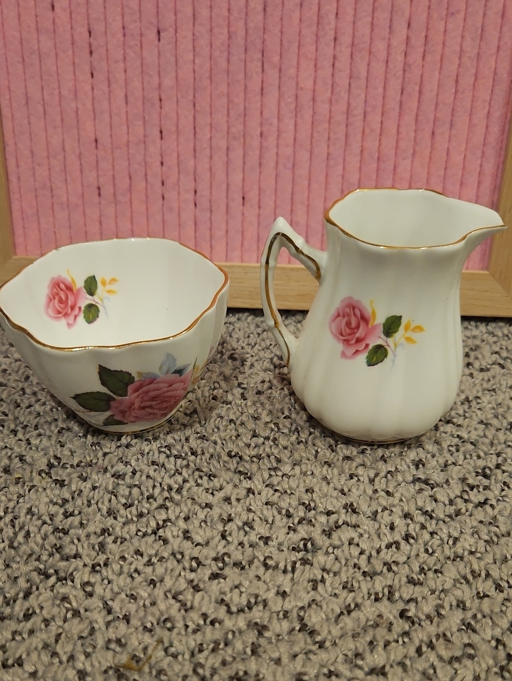 Elizabethan Fine Bone China Creamer And Sugar Bowl